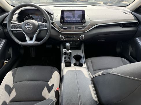 Used 2025 Nissan Altima 2.5 SV image 13