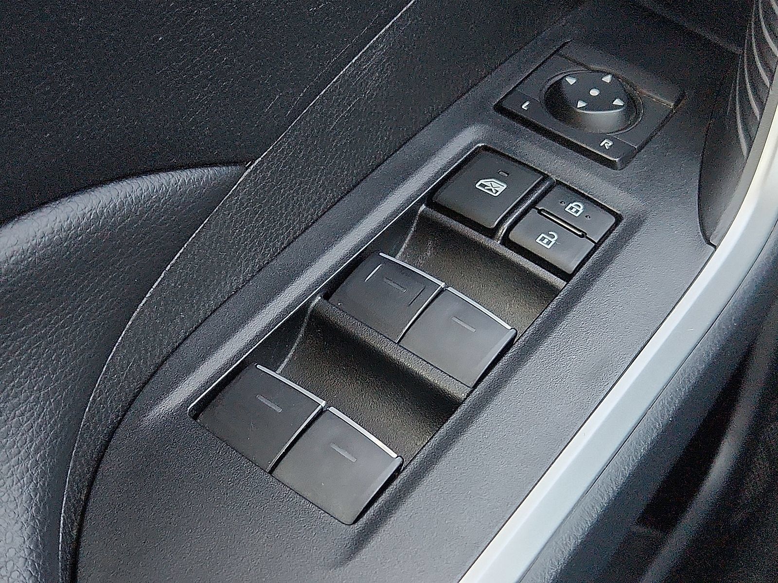 Used 2024 Toyota RAV4 XLE w/ Convenience Package FWD image 13