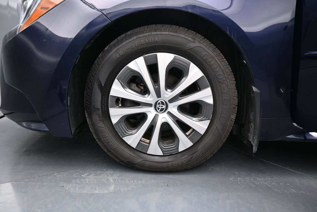 Used 2020 Toyota Corolla LE FWD image 25