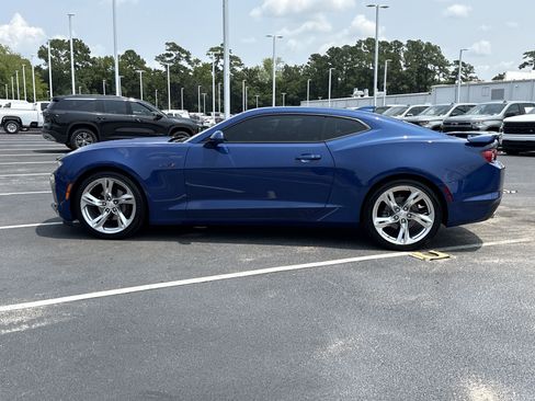 Used 2020 Chevrolet Camaro LT w/ Technology Package RWD image 12