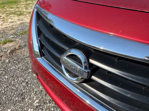 Used 2015 Nissan Versa SV image 12