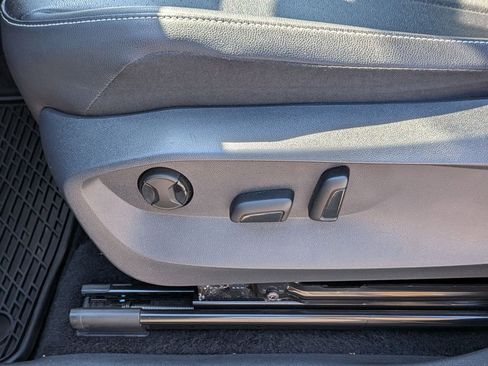 Used 2023 Volkswagen Tiguan SE w/ Panoramic Sunroof Package image 15