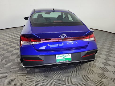 Used 2024 Hyundai Elantra SE FWD image 6