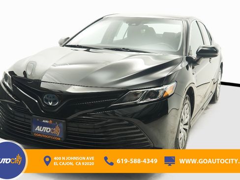 Used 2020 Toyota Camry LE FWD image 1