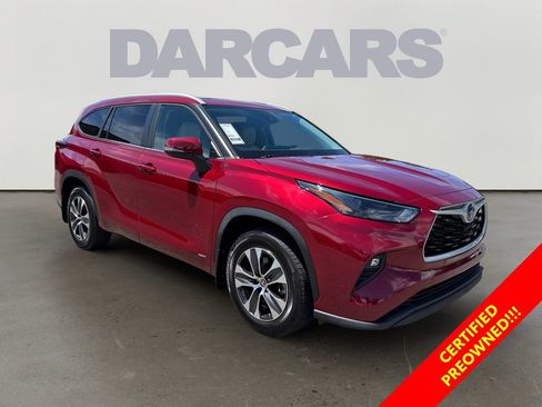 Used 2023 Toyota Highlander XLE AWD/4WD image 1