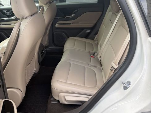 Used 2022 Lincoln Corsair FWD image 8