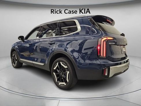 Used 2024 Kia Telluride EX w/ EX Captain's Chair Package image 7