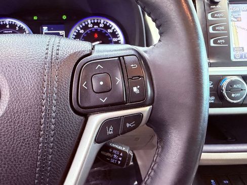 Used 2019 Toyota Highlander XLE FWD image 22
