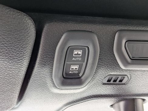 Used 2022 Jeep Wrangler Unlimited Sahara w/ Cold Weather Group AWD/4WD image 21