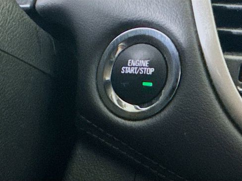 Used 2020 Chevrolet Trax LT w/ LT Convenience Package image 18