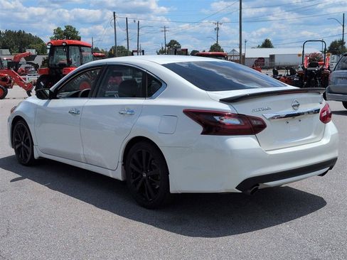 Used 2017 Nissan Altima 2.5 SR w/ Midnight Edition Package FWD image 5