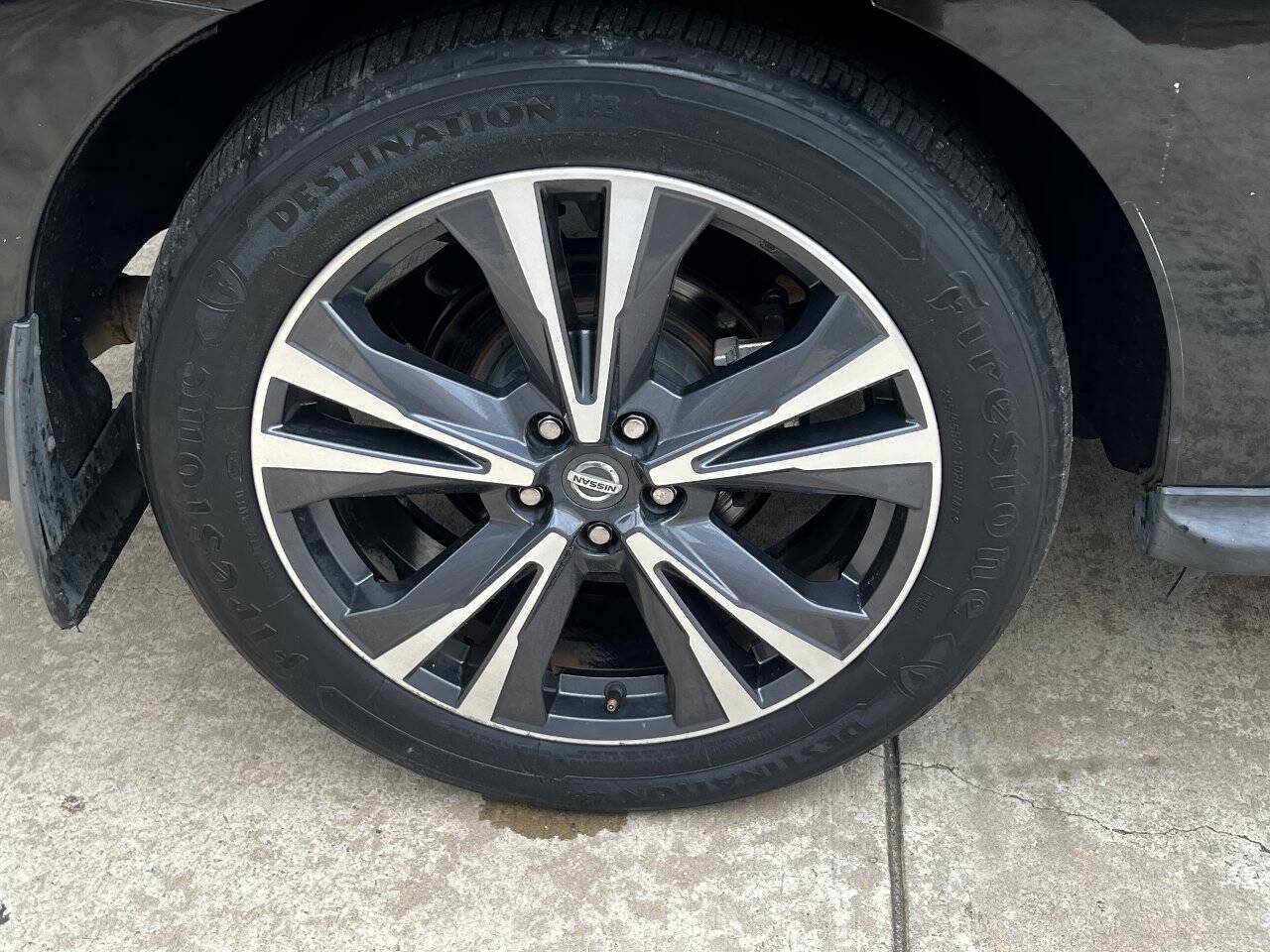 Used 2019 Nissan Pathfinder Platinum w/ Cargo Package FWD image 10