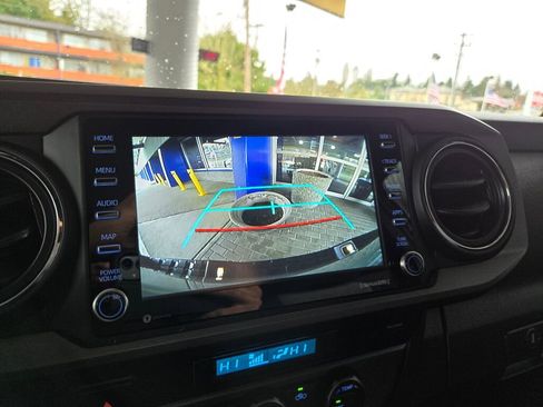 Used 2023 Toyota Tacoma TRD Off-Road w/ Technology Package image 13