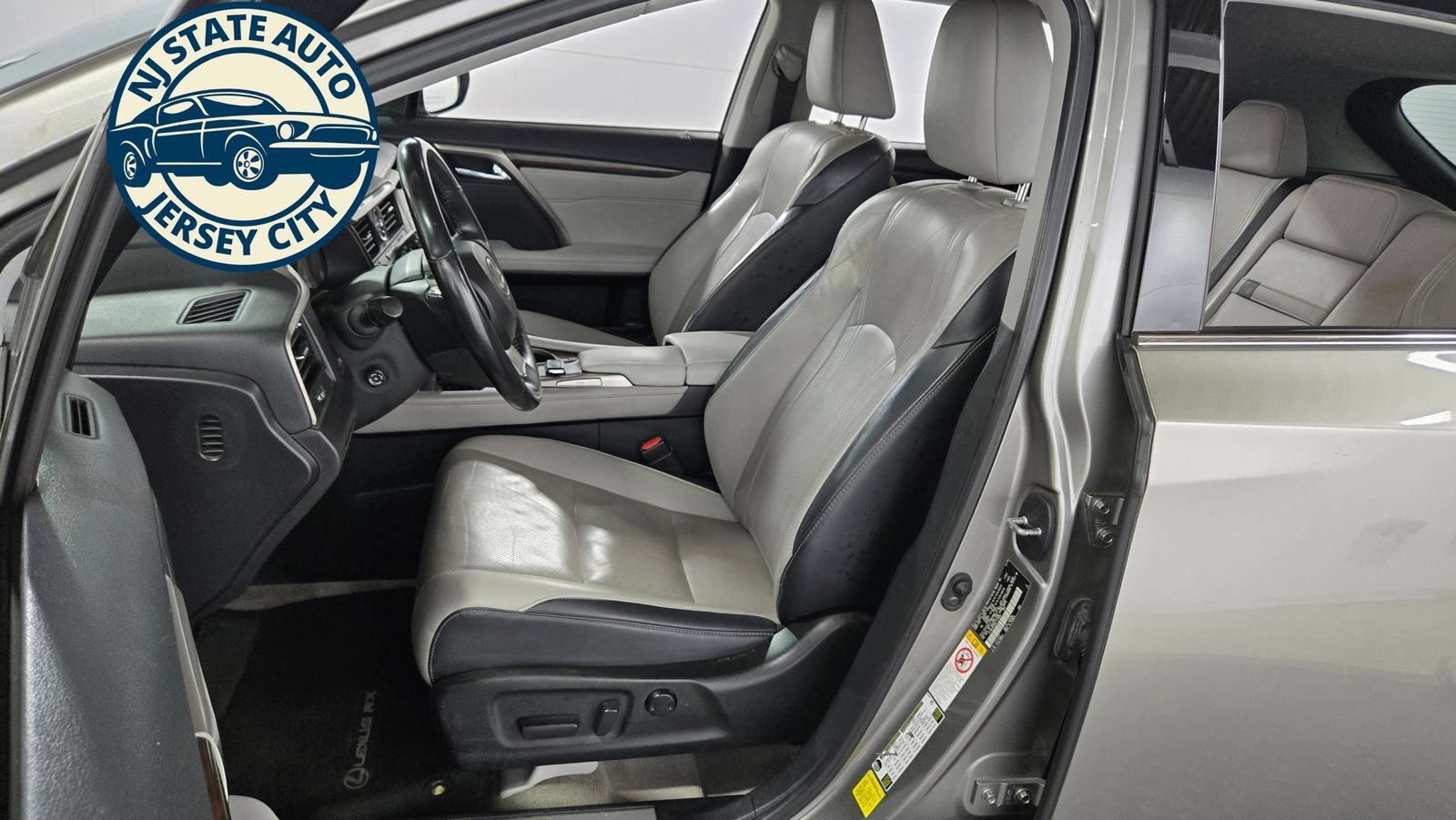 Used 2019 Lexus RX 350 AWD w/ Navigation Package image 28