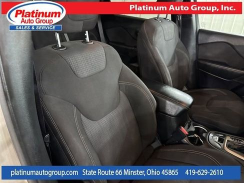 Used 2015 Jeep Cherokee Latitude w/ Comfort/Convenience Group image 36