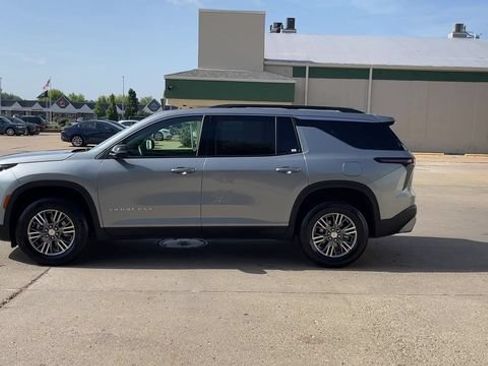 Used 2026 Chevrolet Traverse LT w/ Driver Confidence Package FWD image 5