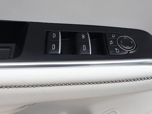 Used 2025 GMC Acadia Denali FWD image 14