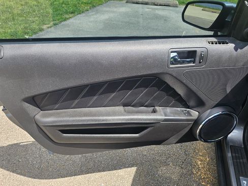 Used 2010 Ford Mustang GT RWD image 21
