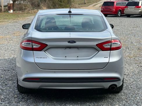 Used 2015 Ford Fusion SE image 4