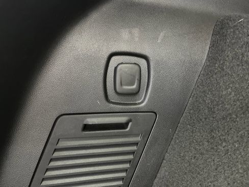 Used 2017 Cadillac XT5 Luxury image 34