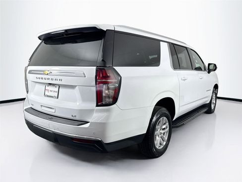Used 2021 Chevrolet Suburban LT image 2