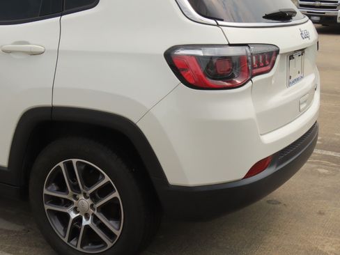 Used 2018 Jeep Compass Latitude w/ Popular Equipment Group FWD image 15