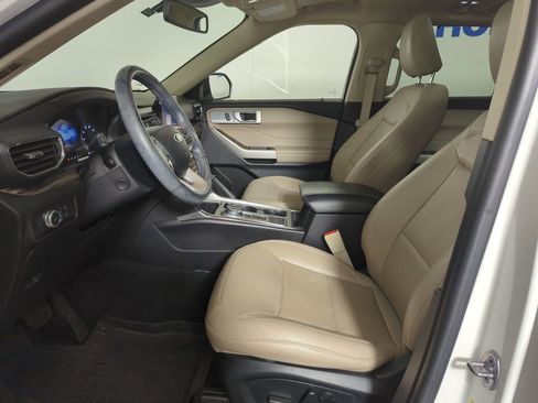 Used 2022 Ford Explorer Limited w/ Equipment Group 301A image 7