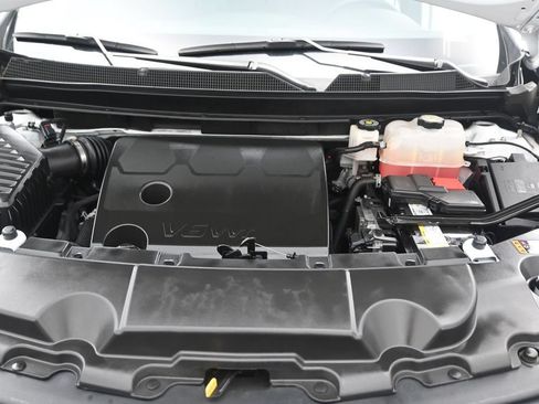 Used 2024 Chevrolet Traverse LT FWD image 16