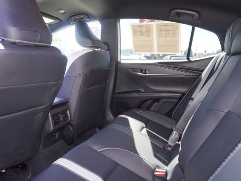 Used 2025 Toyota Camry SE FWD image 8