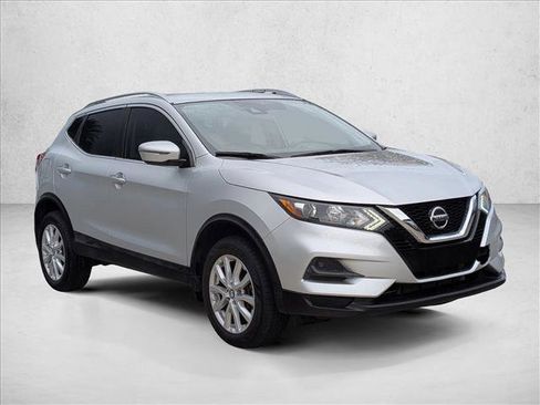 Used 2020 Nissan Rogue Sport SV image 3