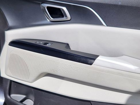 Certified 2023 Kia Carnival LX image 20