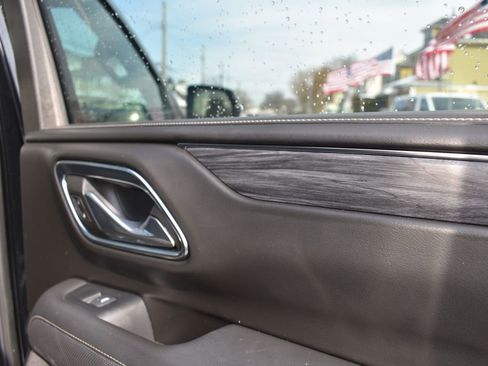 Used 2024 GMC Yukon XL SLT w/ SLT Premium Package image 26