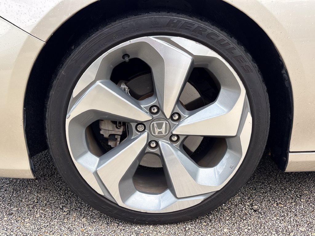 Used 2018 Honda Accord Touring image 13