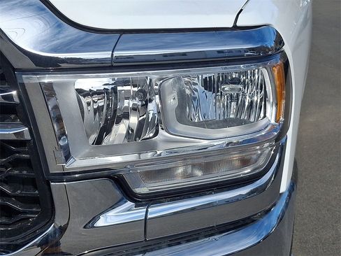 Used 2024 RAM 2500 Tradesman w/ Chrome Appearance Group image 9