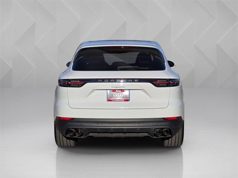 Used 2023 Porsche Cayenne Platinum Edition image 5