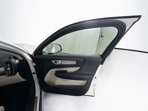 Used 2023 Volvo XC40 B4 Plus w/ Protection Package Premier FWD image 33