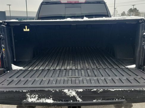 Used 2022 GMC Sierra 1500 AT4 w/ AT4 Premium Package image 9