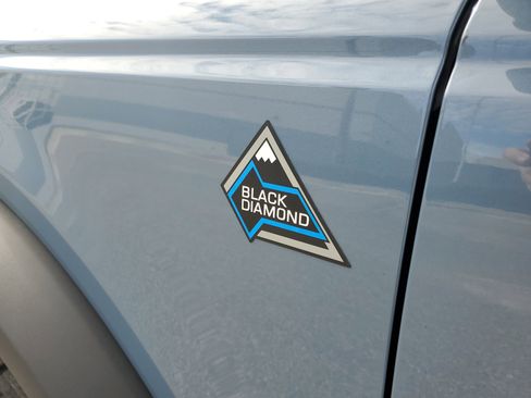 Used 2024 Ford Bronco Black Diamond image 7