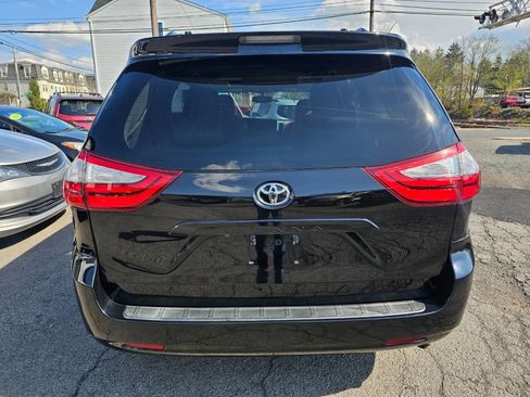 Used 2016 Toyota Sienna XLE image 6