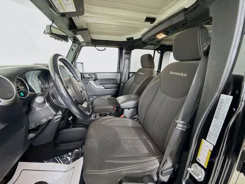 Used 2017 Jeep Wrangler Unlimited Sahara w/ Connectivity Group image 18