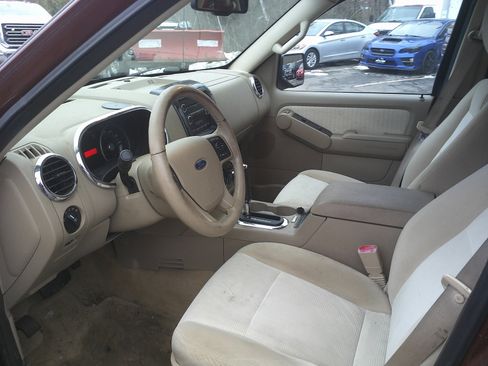 Used 2009 Ford Explorer XLT image 11