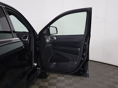 Used 2022 Jeep Grand Cherokee Limited image 20