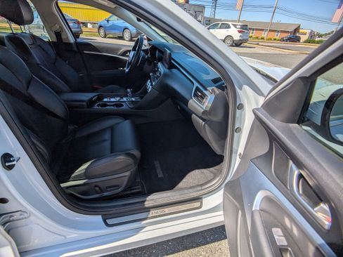 Used 2023 Genesis G70 2.0T AWD/4WD image 12