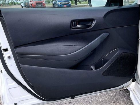 Used 2022 Toyota Corolla LE FWD image 17