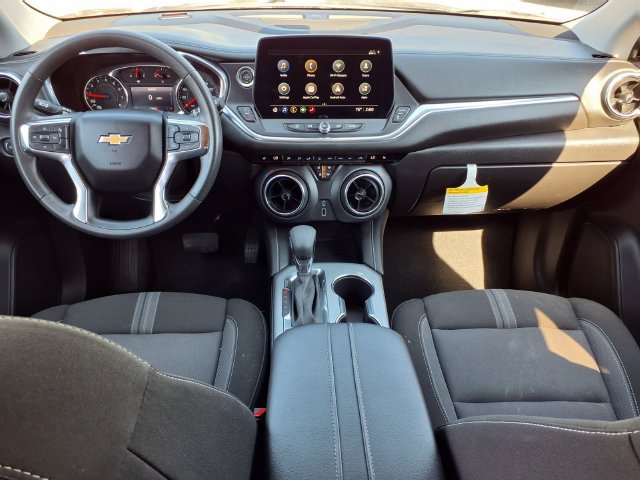 Used 2025 Chevrolet Blazer LT FWD image 9