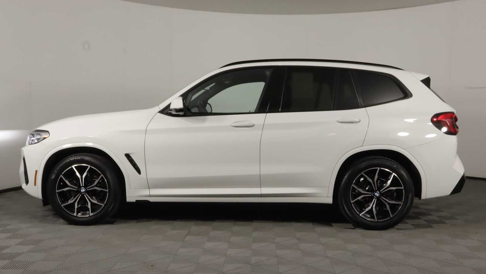 Used 2024 BMW X3 xDrive30i w/ M Sport Package AWD/4WD image 8