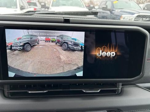 New 2025 Jeep Wrangler Unlimited Rubicon AWD/4WD image 18