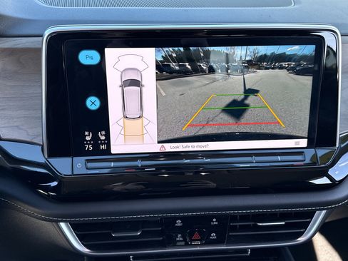 Used 2024 Volkswagen Atlas SE image 11