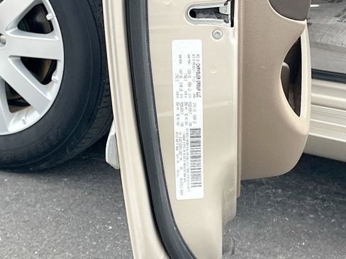 Used 2014 Chrysler Town & Country Touring image 28