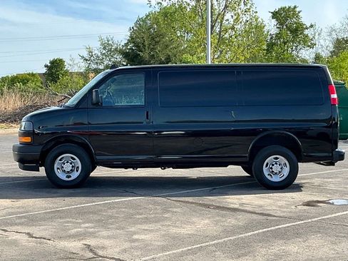 Used 2023 Chevrolet Express 3500 w/ Driver Convenience Package image 4